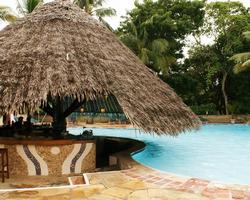 Pinewood Beach Hotel mit Tsavo West und Ost Safari
