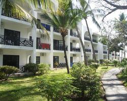 2 Wochen Urlaub mit Baden am Diani Beach + Safari